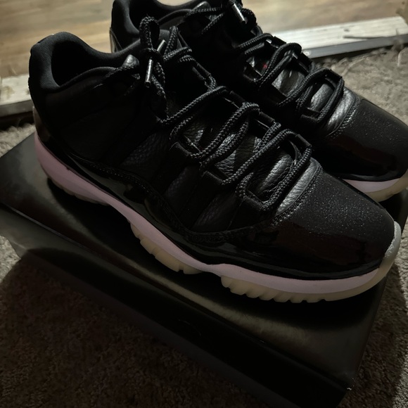 Pre-owned Shoes willing to sale for $100 -$ 90. - Picture 6 of 9